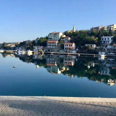 Amz Ap 1 Apartment *